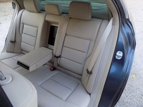 Used 2014 Mercedes-Benz E 350 Sedan image 37