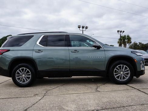 Used 2022 Chevrolet Traverse LT image 3
