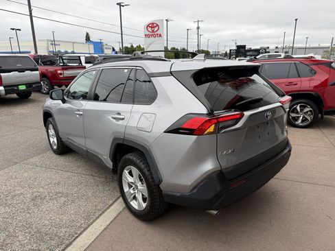 Used 2021 Toyota RAV4 LE AWD/4WD image 4