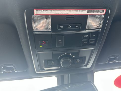 Used 2022 Toyota Tacoma TRD Off-Road w/ TRD Premium Off Road Package AWD/4WD image 33