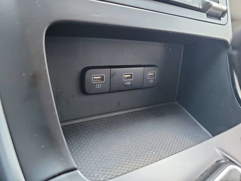 Used 2024 Kia Carnival LX FWD image 30