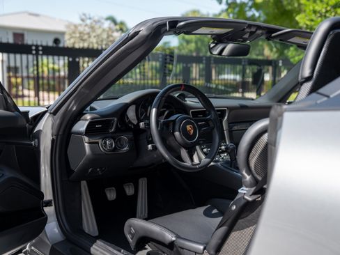 Used 2019 Porsche 911 Speedster RWD image 21