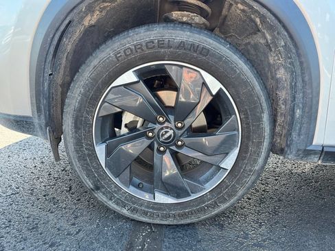 Used 2024 Nissan Rogue SV AWD/4WD image 9