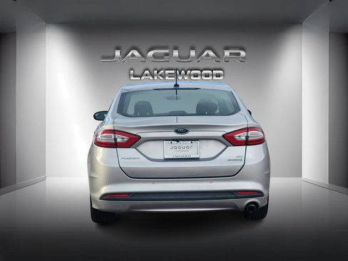 Used 2016 Ford Fusion SE image 4