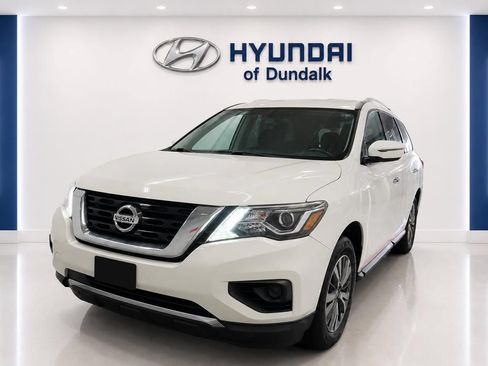 Used 2019 Nissan Pathfinder S FWD image 3