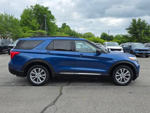 Used 2020 Ford Explorer XLT w/ Equipment Group 202A AWD/4WD image 9