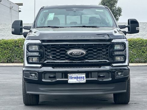 New 2025 Ford F250 Lariat w/ Black Appearance Package image 9