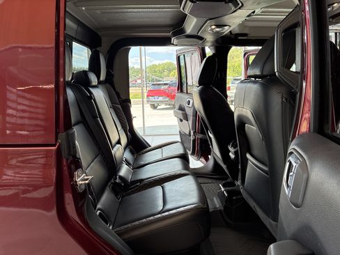 Used 2021 Jeep Gladiator Overland AWD/4WD image 11