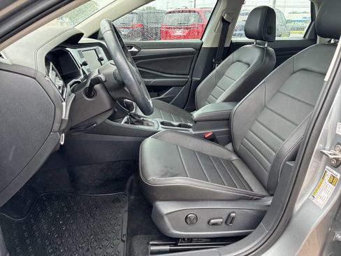 Used 2023 Volkswagen Jetta SE FWD image 9