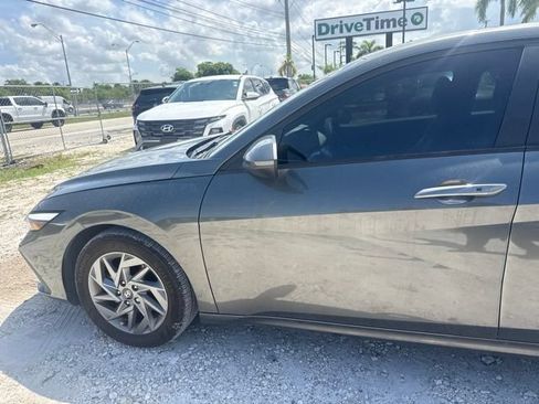 Used 2024 Hyundai Elantra SEL FWD image 10
