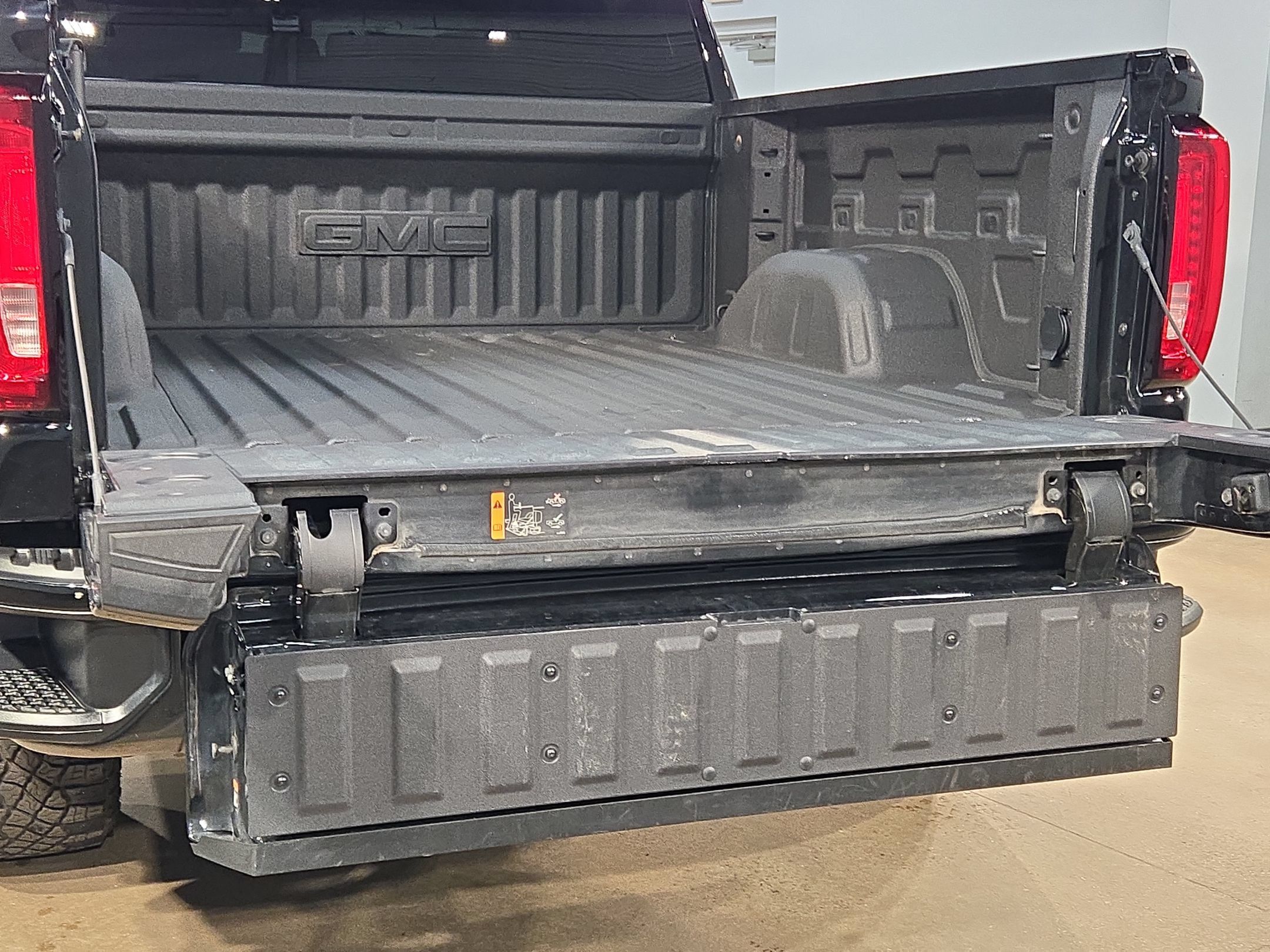 Used 2025 GMC Sierra 1500 AT4 AWD/4WD image 18