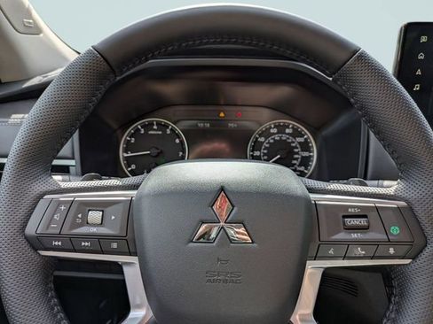 New 2026 Mitsubishi Outlander SE FWD image 29