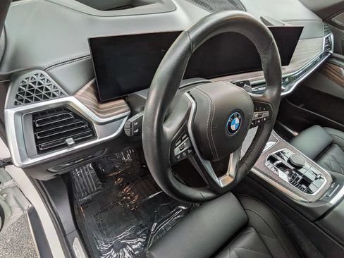 Used 2025 BMW X5 xDrive50e w/ Premium Package AWD/4WD image 11