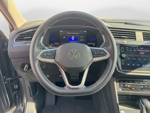 Used 2022 Volkswagen Tiguan SE w/ Panoramic Sunroof Package image 12