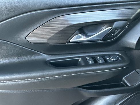 Used 2024 GMC Terrain SLE image 11