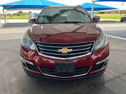 Used 2017 Chevrolet Traverse LT w/ Style and Technology Package FWD image 2