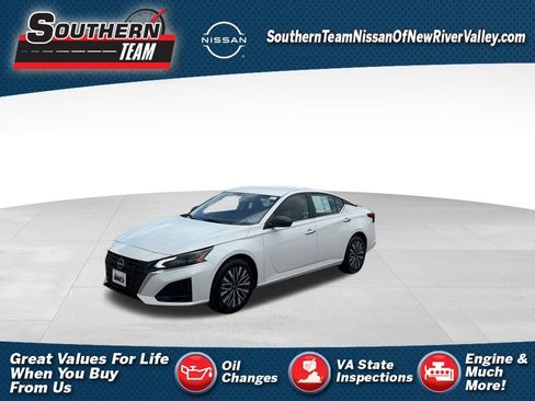 Used 2024 Nissan Altima 2.5 SV AWD/4WD image 1