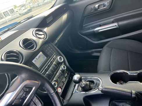 Used 2017 Ford Mustang Coupe RWD image 10