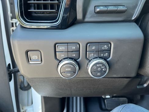 Used 2025 GMC Sierra 2500 AT4 w/ AT4 Premium Plus Package AWD/4WD image 12