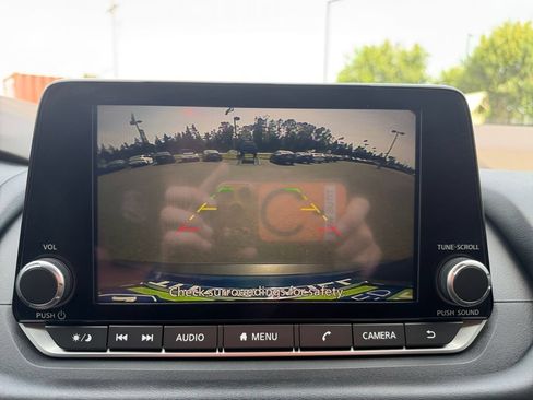 Used 2023 Nissan Rogue S AWD/4WD image 18