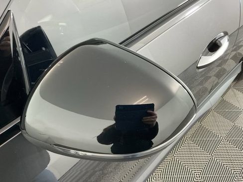 Used 2023 Mercedes-Benz GLC 300 4MATIC image 11