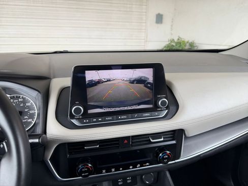 Used 2025 Nissan Rogue SV image 25