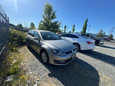 Used 2016 Volkswagen Golf S FWD image 3