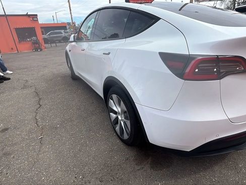 Used 2020 Tesla Model Y Long Range image 4