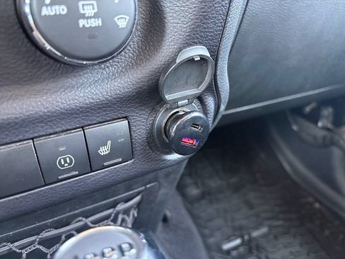 Used 2016 Jeep Wrangler Unlimited Rubicon AWD/4WD image 34