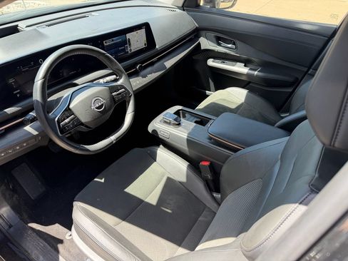 Used 2023 Nissan Ariya FWD image 2
