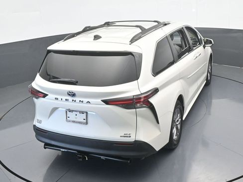 Used 2021 Toyota Sienna XLE image 54