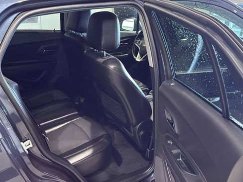 Used 2019 Chevrolet Trax LT w/ LT Convenience Package AWD/4WD image 14