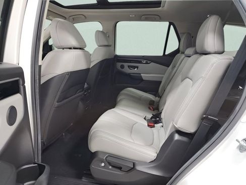 Certified 2025 Honda Pilot Touring image 22