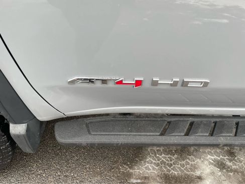 Used 2025 GMC Sierra 2500 AT4 w/ AT4 Premium Plus Package image 11