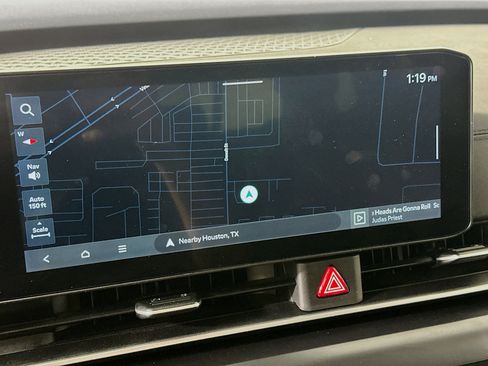 Used 2025 Kia Carnival FWD image 22