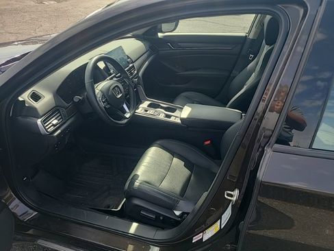 Used 2018 Honda Accord Touring image 13