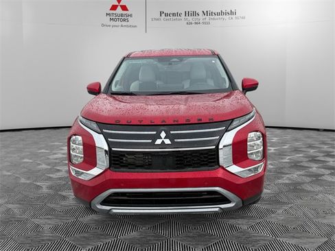 New 2026 Mitsubishi Outlander SE image 2