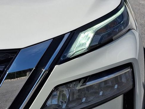 Used 2023 Nissan Rogue SV AWD/4WD image 12