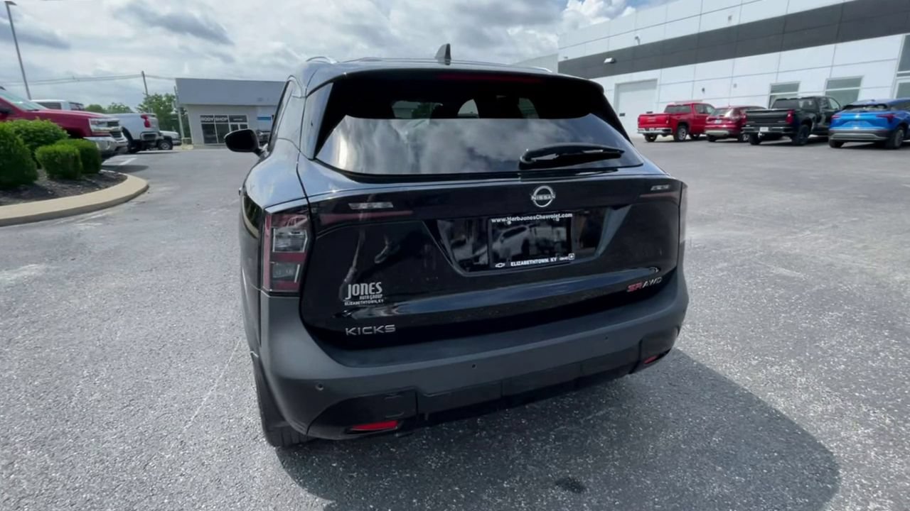 Used 2025 Nissan Kicks SR AWD/4WD image 2