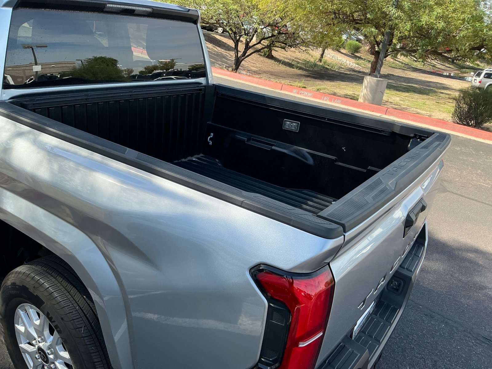 Used 2025 Toyota Tacoma SR5 RWD image 33