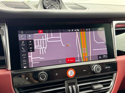 Certified 2026 Porsche Macan AWD/4WD image 32