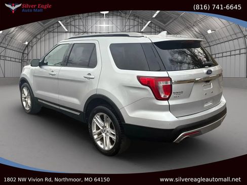 Used 2016 Ford Explorer XLT w/ Equipment Group 202A image 3