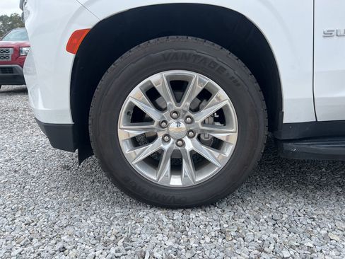 Used 2023 Chevrolet Suburban Premier image 7