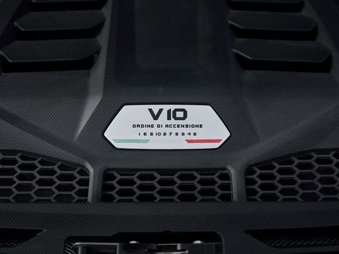 Used 2020 Lamborghini Huracan EVO image 24