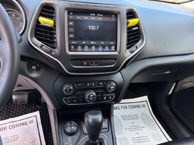Used 2020 Jeep Cherokee Trailhawk AWD/4WD image 20