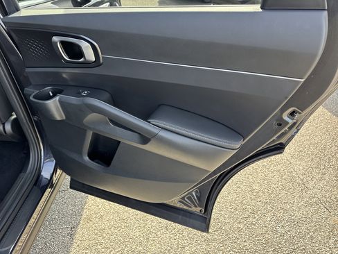 Certified 2025 Kia Sorento LX image 16