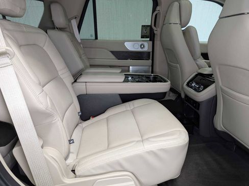 Used 2020 Lincoln Navigator Reserve w/ Luxury Package image 46