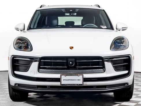 Certified 2023 Porsche Macan AWD/4WD image 7