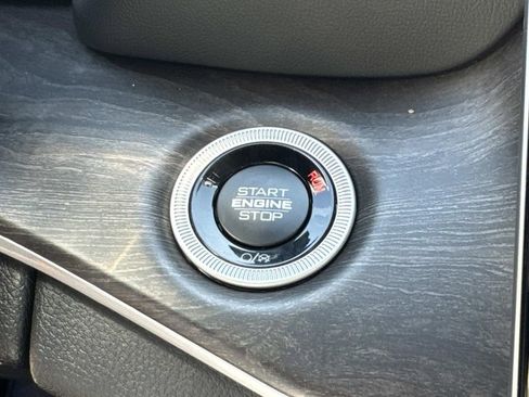 New 2025 Jeep Grand Cherokee Limited w/ Black Appearance Package image 45