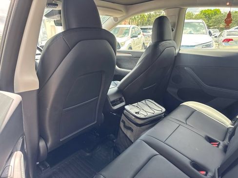 Used 2025 Tesla Model Y Long Range RWD image 13